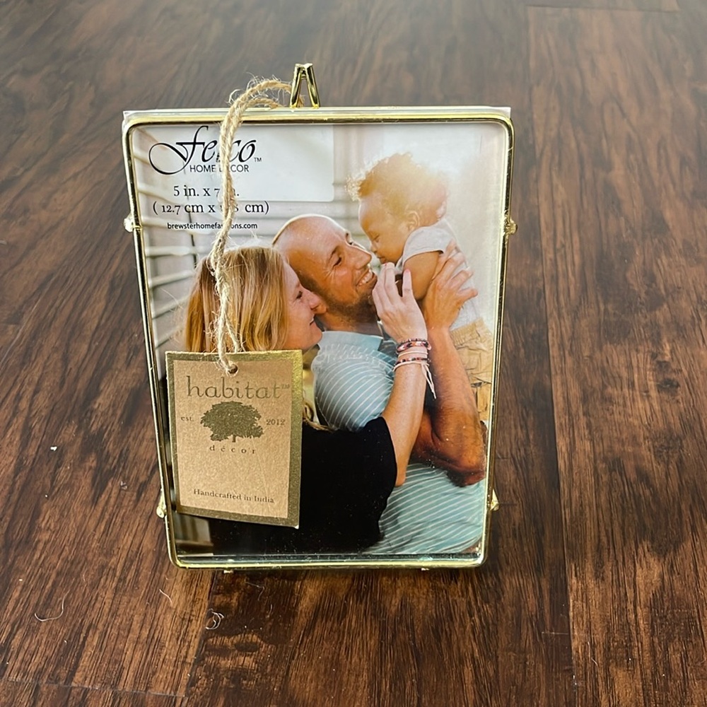 Brewster Homes Easel Picture Frame